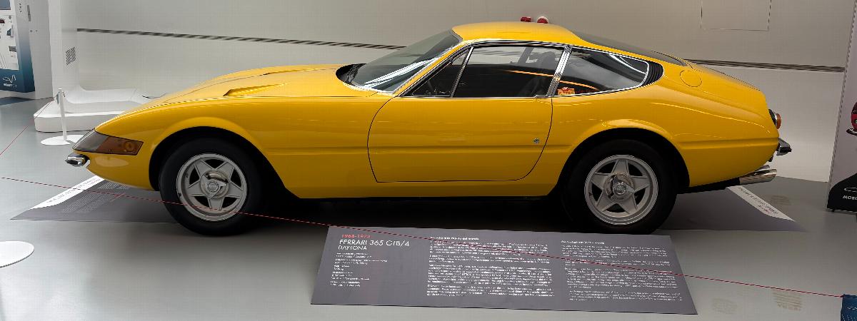 Ferrari 365 GTB/4 DAYTONA
