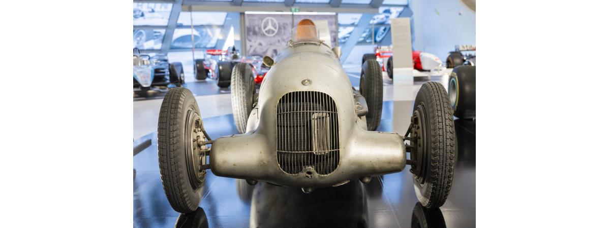 Mercedes - Benz W 25