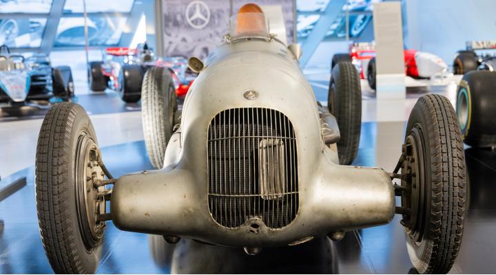 Mercedes - Benz W 25