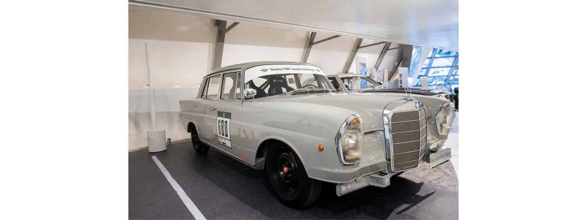 Mercedes - Benz 220 SE