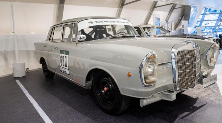 Mercedes - Benz 220 SE