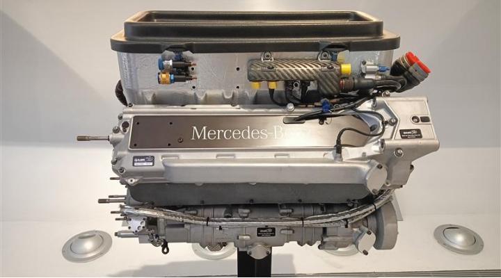 Mercedes - Benz Motor F0 110 K V10